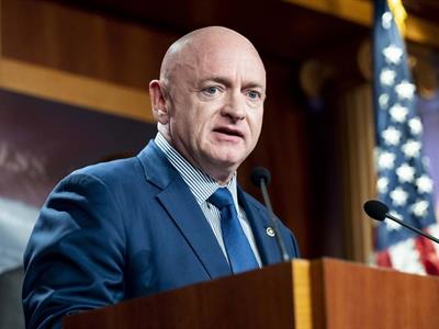Mark Kelly demanda al secretario de Guerra de EE. UU.