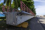 Desmontan puente peatonal en la autopista Las Américas ante daños por salitre Desmontan puente peatonal en la autopista Las Américas ante daños por salitre