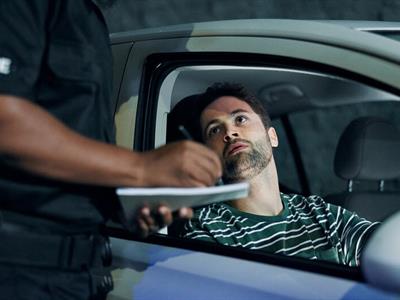 Texas cierra puertas a registro de vehículos a indocumentados