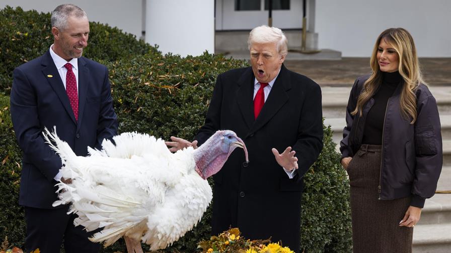 Trump indulta dos pavos por Acción de Gracias y anula los perdones que dio Biden Trump indulta dos pavos por Acción de Gracias y anula los perdones que dio Biden