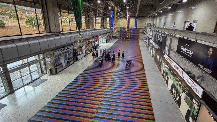 Venezuela da 48 horas a aerolíneas para reanudar conexiones tras cancelación de vuelos