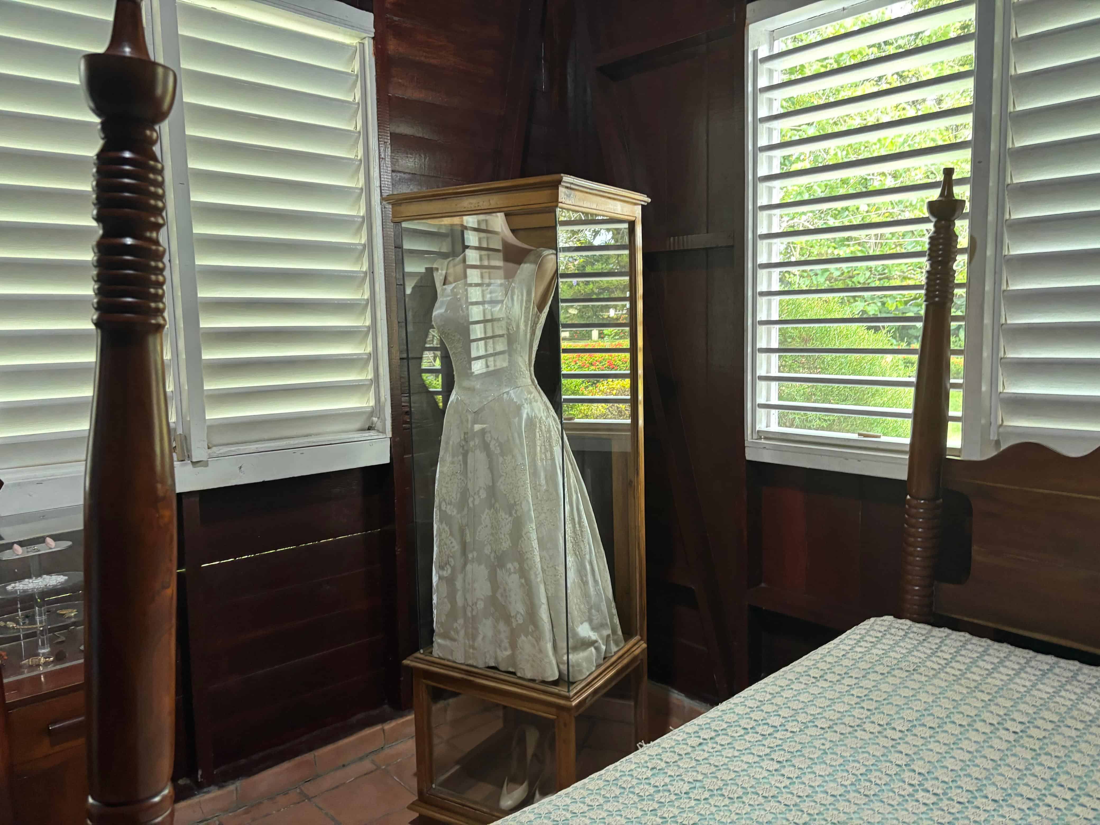 Vestido de novia de Minerva Mirabal.