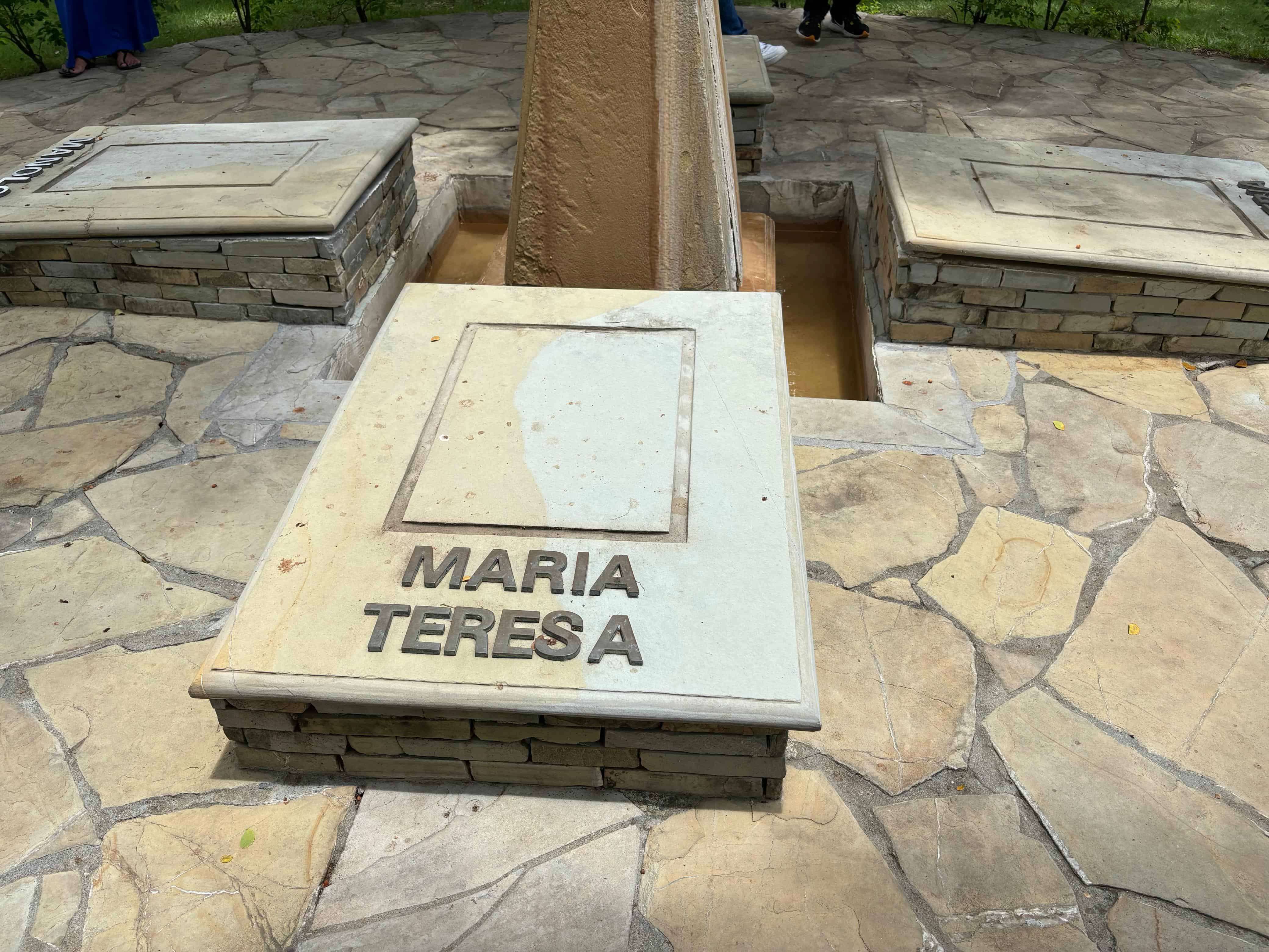 Los restos de las Hermanas Mirabal descansan en el jardín de la Casa Museo.