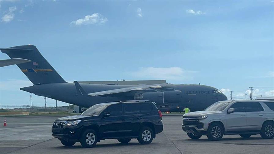 Avión de transporte militar de EE. UU. aterriza en RD tras la llegada del secretario de Defensa