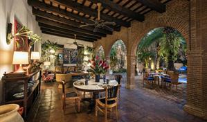 Casas del XVI celebra doble triunfo internacional con "Michelin Key 2025" y "World Travel Awards"