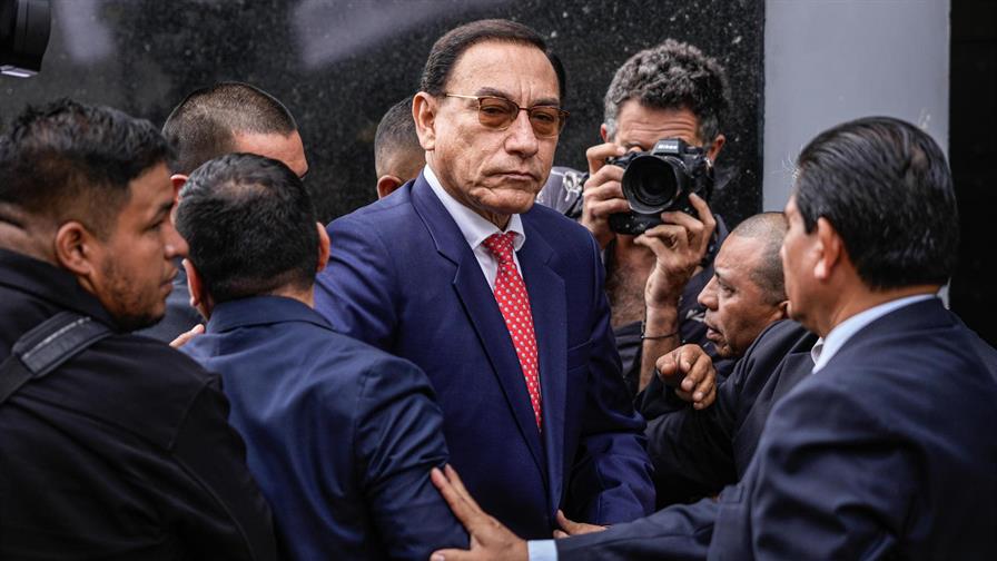 El expresidente de Perú Martín Vizcarra es condenado a 14 años de prisión por sobornos El expresidente de Perú Martín Vizcarra es condenado a 14 años de prisión por sobornos