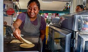 Fotógrafo venezolano preserva la historia viva de los migrantes en el Museo de Miami