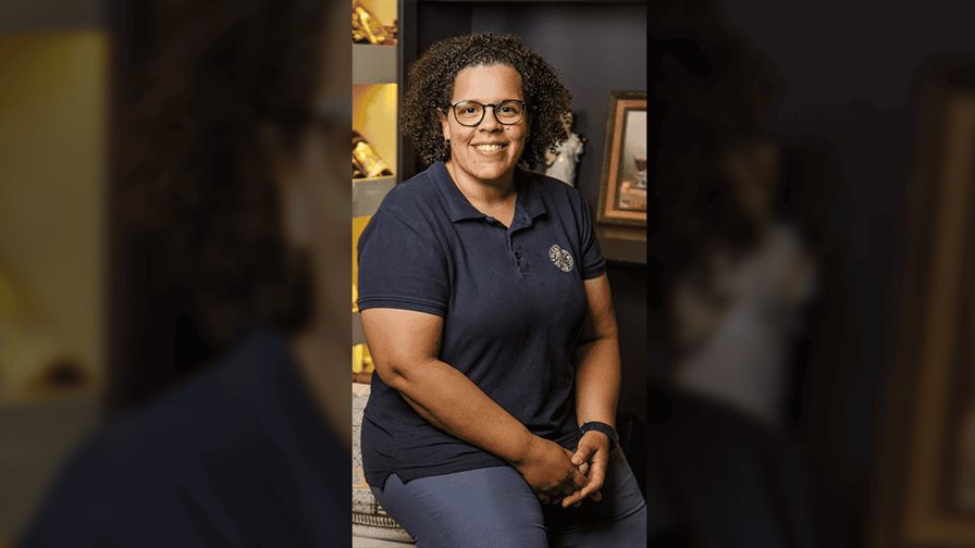 Orling Domínguez y su refugio portátil