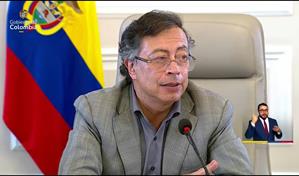 Petro pide "examen forense" a chats que vinculan a funcionarios con guerrilleros en Colombia