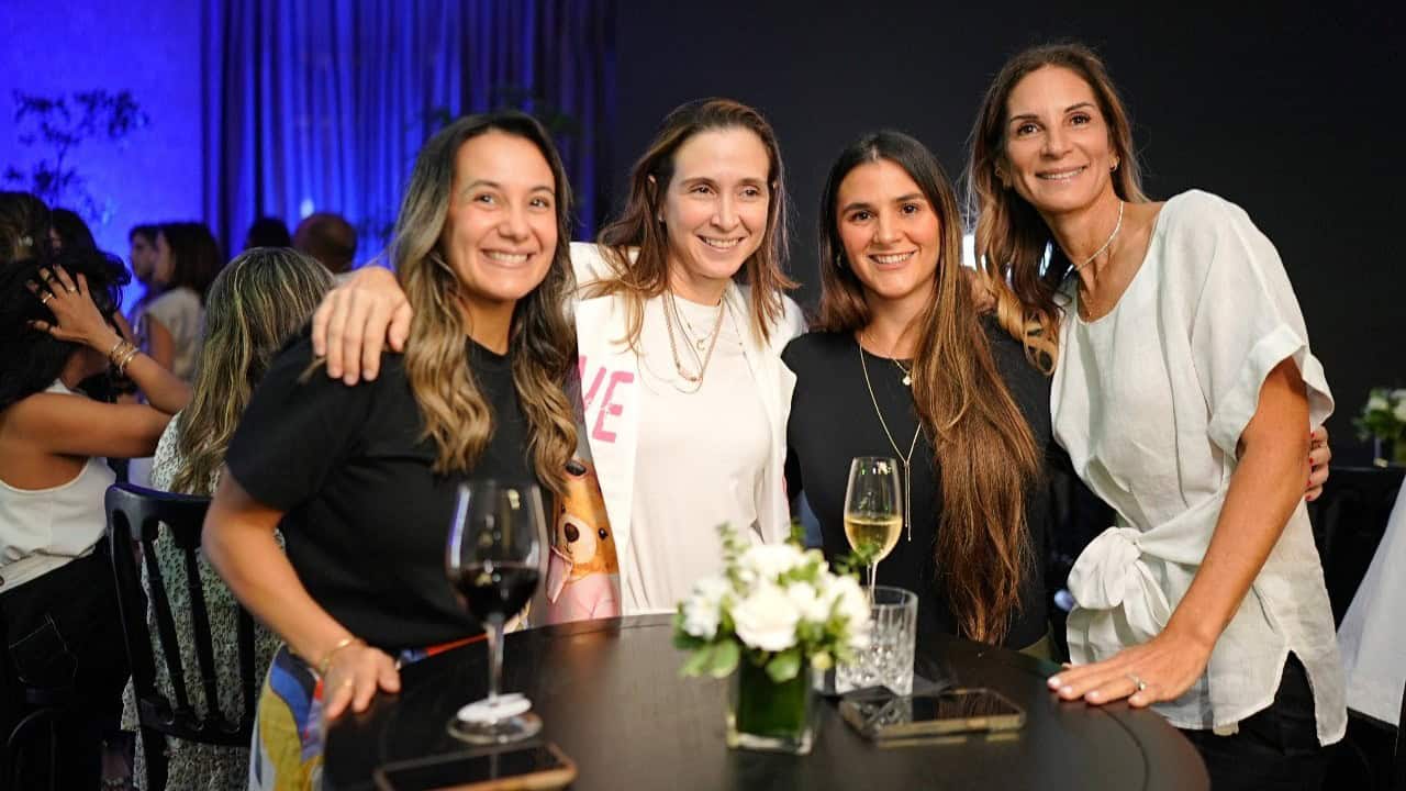 Vivian Acra, Carol Saviñon, Carolina Silva, Laura Grullón, Laura Ramos, Laura Freixas y Ana María Ramos.