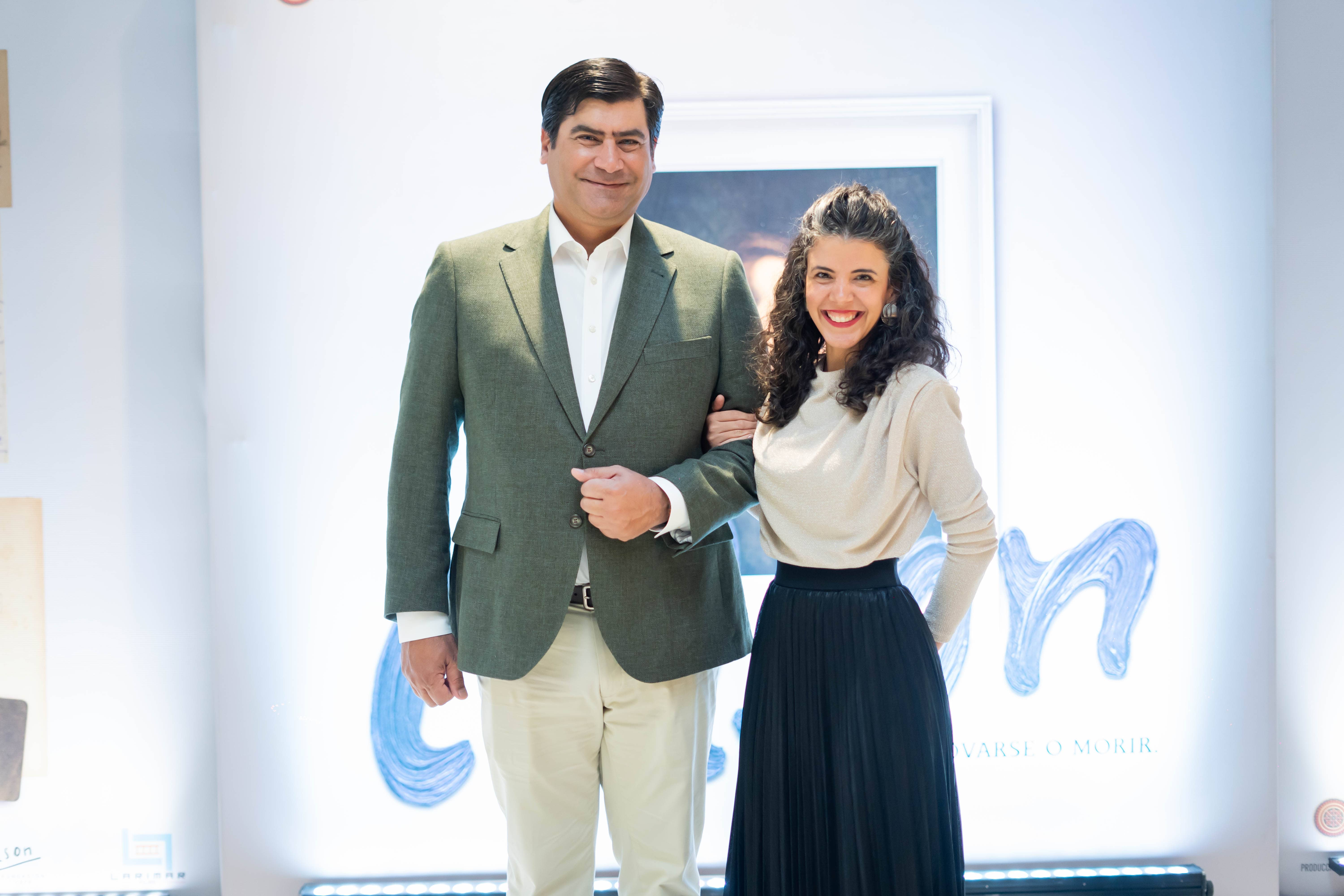 Antonio Alma Iglesias, productor general, y Gina Giudicelli, guionista y directora.