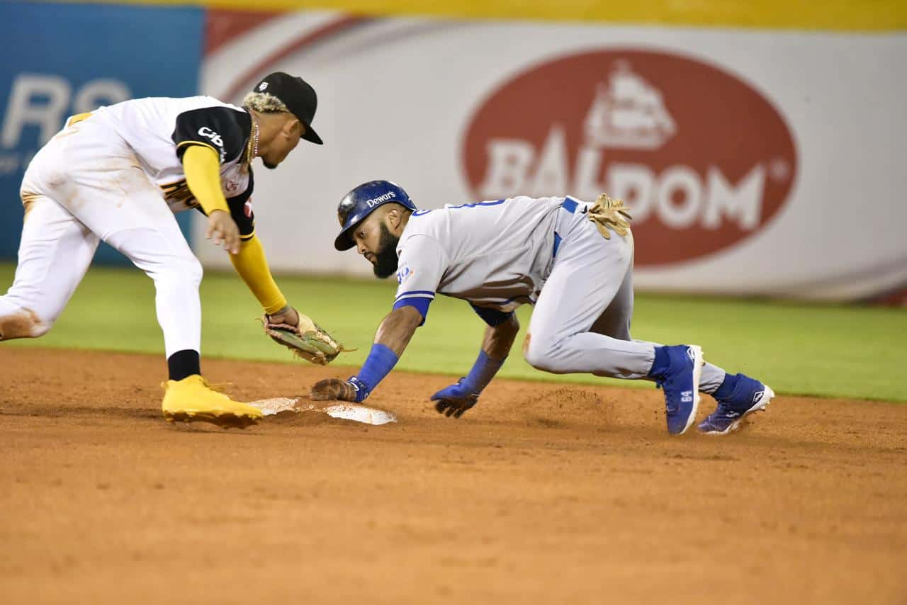 Los Tigres del Licey se impusieron sobre las Águilas Cibaeñas en Santiago este martes.