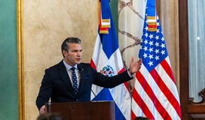 El secretario de Guerra de EE. UU. defiende ataques a narcolanchas y dice que apenas comienzan