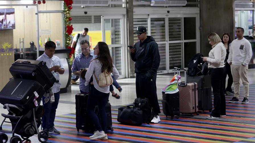 Los siete días de la crisis aérea en Venezuela en medio del despliegue militar de EE. UU.