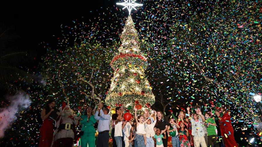 Alcaldía del DN inicia la temporada de Navidad con encendido del arbolito en la Plaza Santo Domingo
