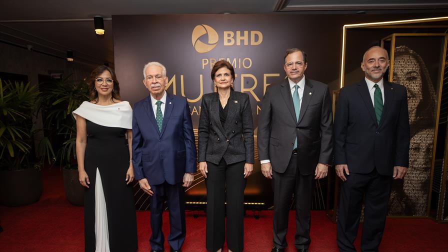 Banco BHD realiza cóctel con las Mujeres que Cambian el Mundo 2025