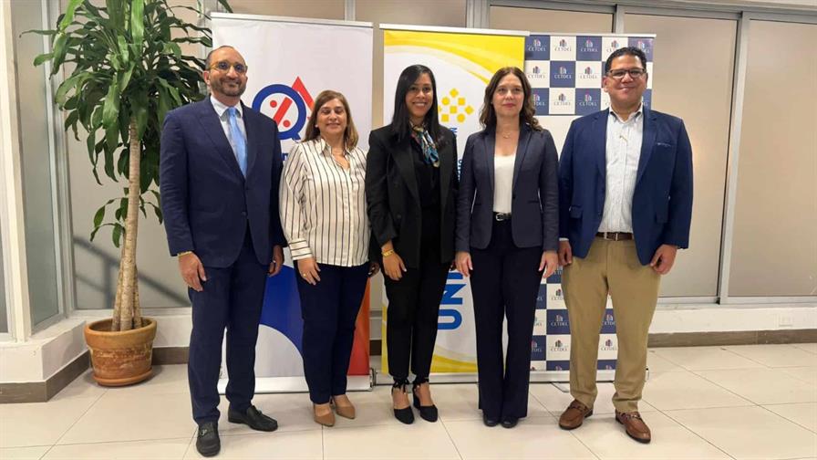 Bayahíbe se consolida como destino sostenible, pero enfrenta retos de gobernanza y presión ambiental