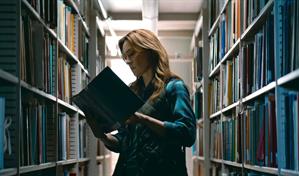 "Terror en Shelby Oaks: los miedos de infancia regresan a la pantalla grande