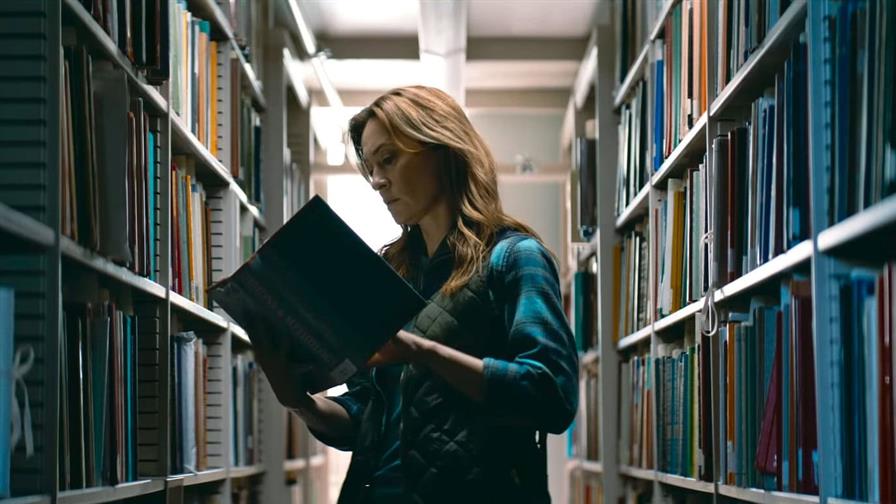 "Terror en Shelby Oaks: los miedos de infancia regresan a la pantalla grande