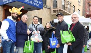 Colón, Tallaj y Toro encabezan donaciones de pavos y comidas día de Acción de Gracias