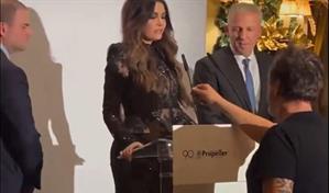 Embajadora de EE. UU. en Grecia es criticada por su vestimenta en cena de Acción de Gracias