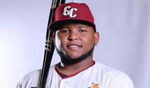 Los Gigantes del Cibao le regalan un carro a Eduardo de Oleo