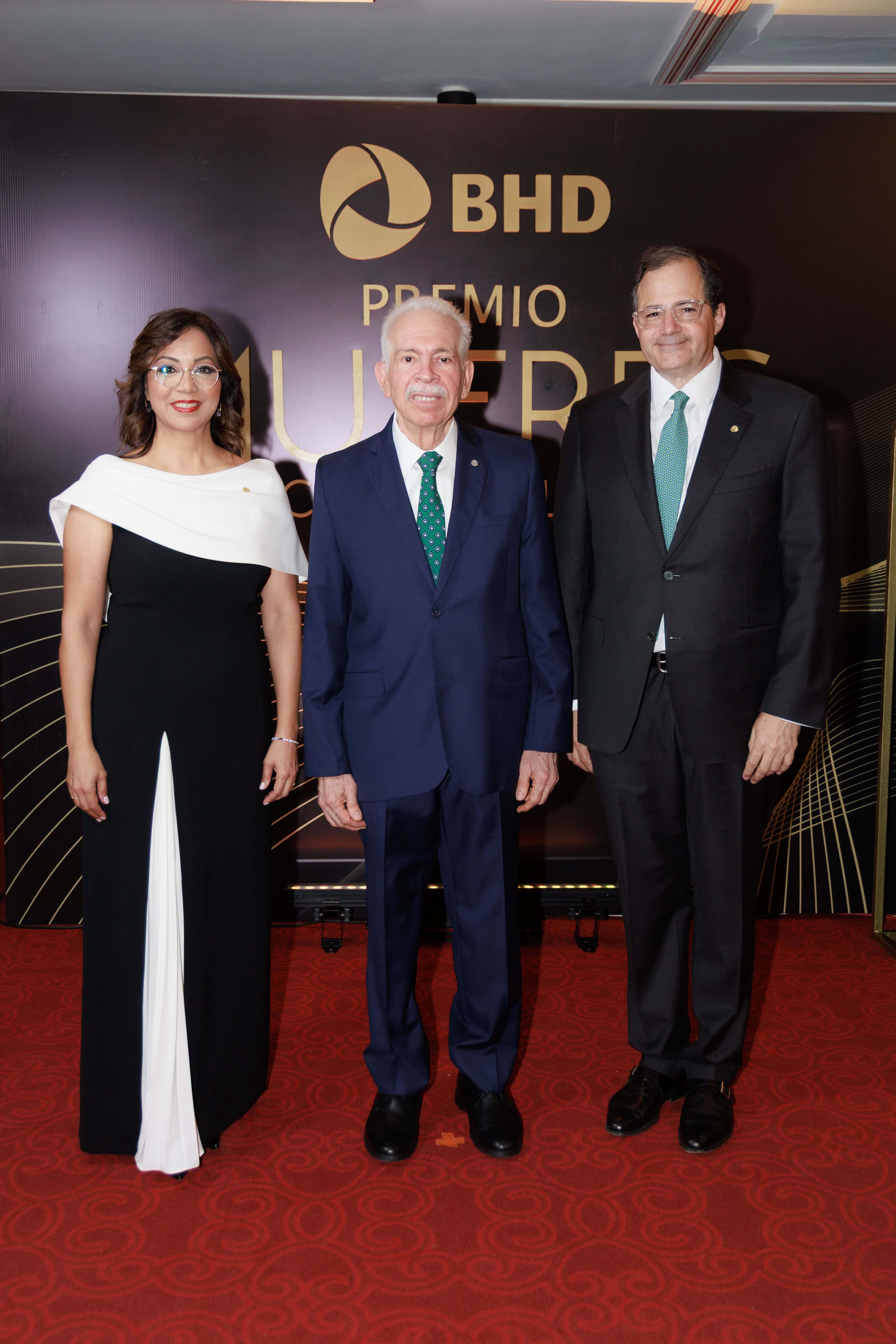Josefina Navarro, Luis Molina Achécar y Steven Puig.