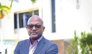 El nuevo presidente del CMD, entre quirófanos, cine y partituras