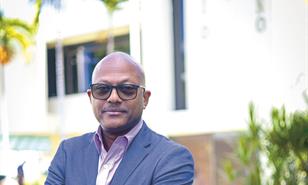 El nuevo presidente del CMD, entre quirófanos, cine y partituras