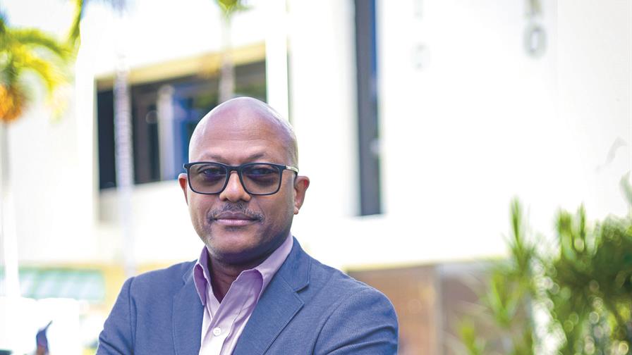 El nuevo presidente del CMD, entre quirófanos, cine y partituras El nuevo presidente del CMD, entre quirófanos, cine y partituras