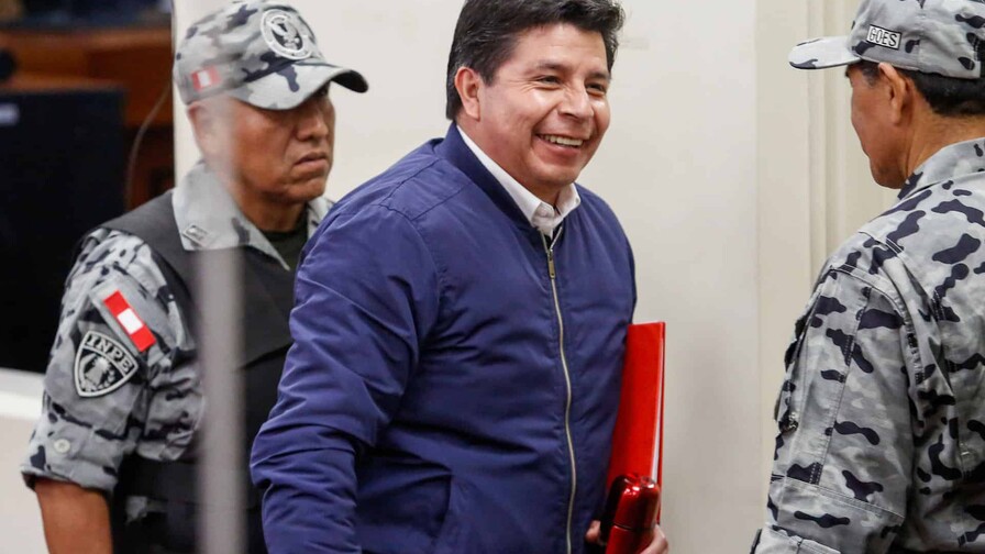 Polémica por posible liberación de Castillo crece en Perú antes de investidura de Fujimori