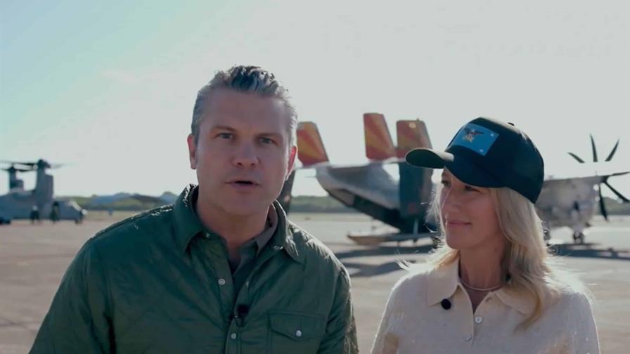 Secretario de Guerra de EE. UU. envía mensaje de Acción de Gracias desde RD y almuerza con soldados