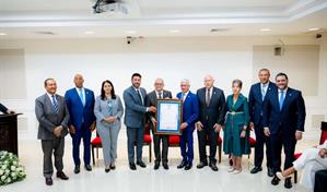 El Senado reconoce a Ernesto Veloz por sus 30 años de aportes al turismo