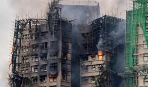 Aumentan a 55 los muertos y 279 desaparecidos en el peor incendio de Hong Kong en 30 años