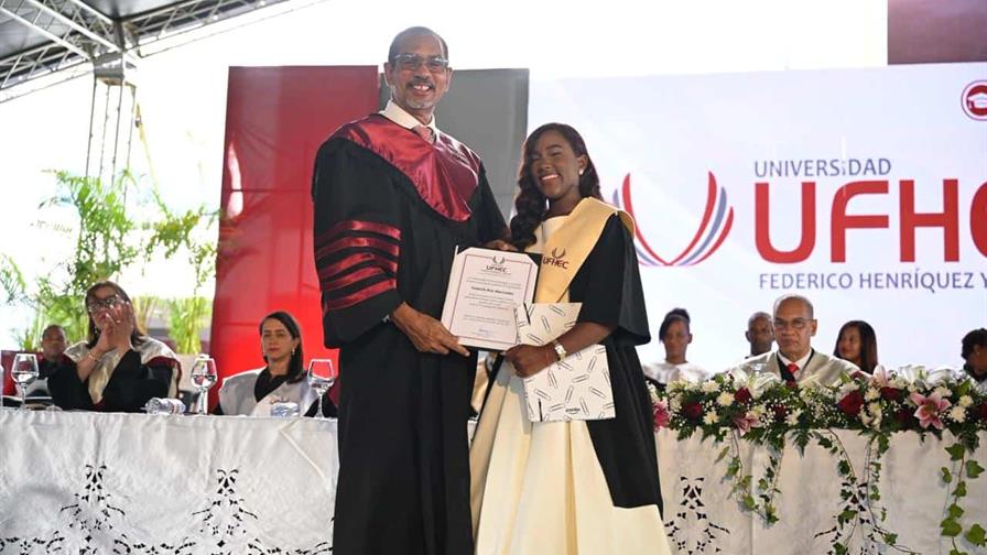 UFHEC celebró su cuadragésima sexta graduación con 826 profesionales