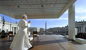 Vaticano reafirma su rechazo al poliamor y la poligamia