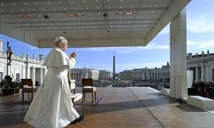 Vaticano reafirma su rechazo al poliamor y la poligamia