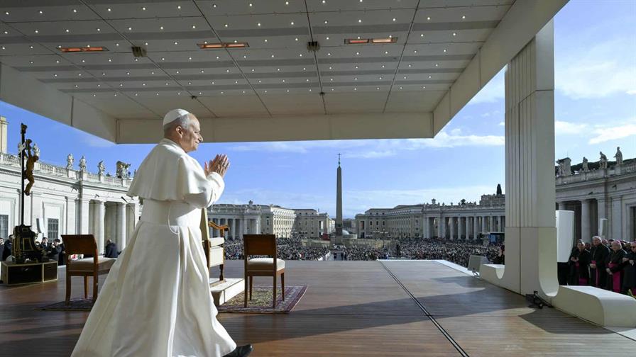 Vaticano reafirma su rechazo al poliamor y la poligamia
