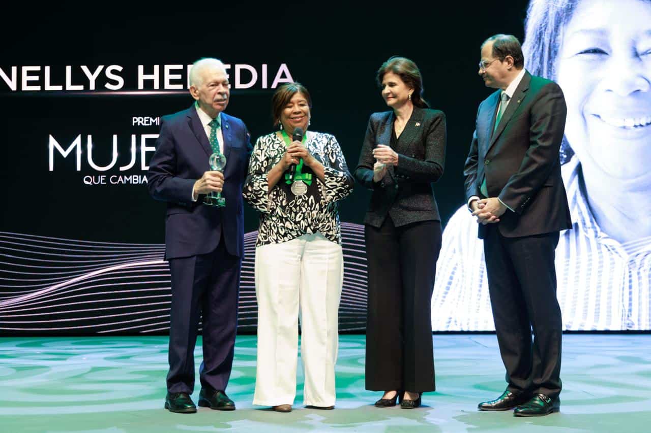 Luis Molina Achécar, Nellys Heredia, Raquel Peña y Steven Puig.