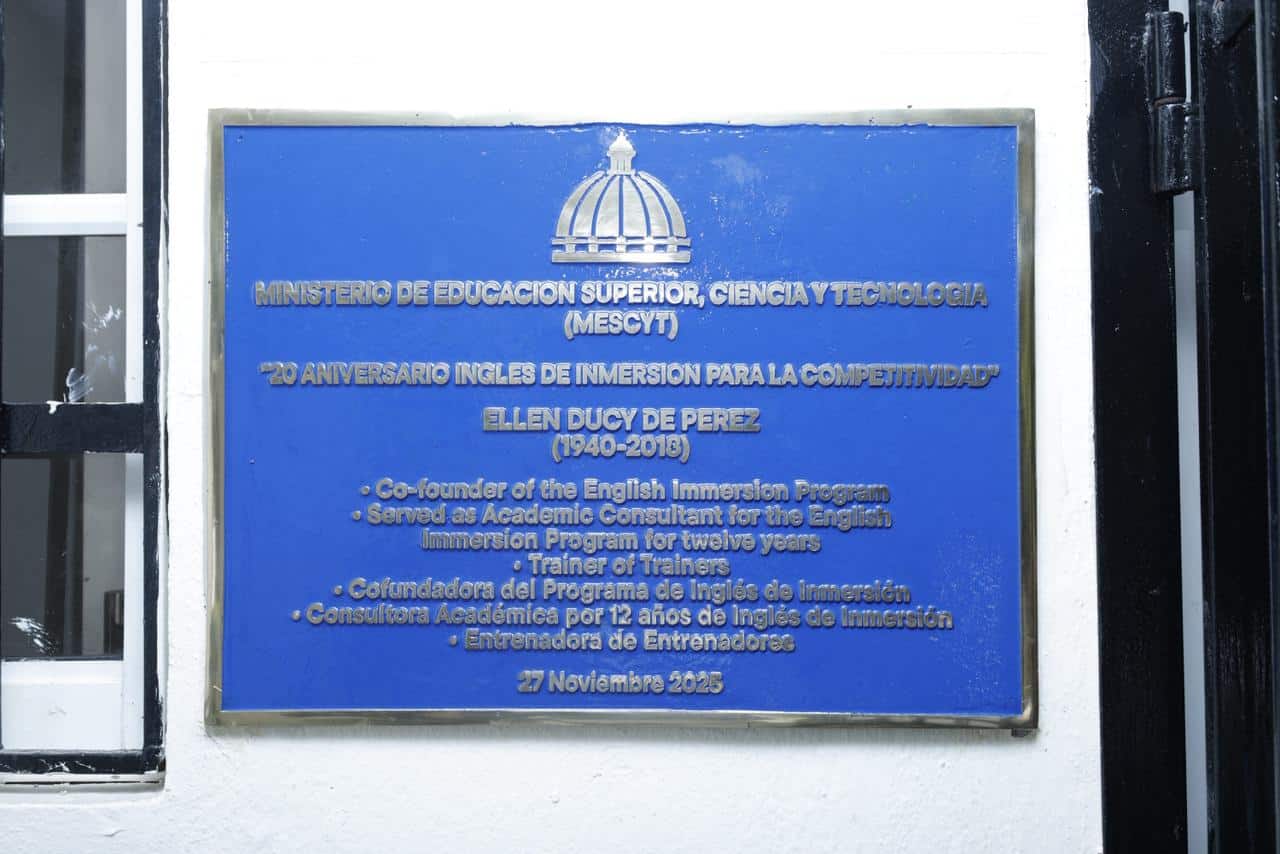 Reconocimiento a Ellen Ducy de Pérez, cofundadora y consultora académica por 12 años del Programa Inglés por Inmersión.