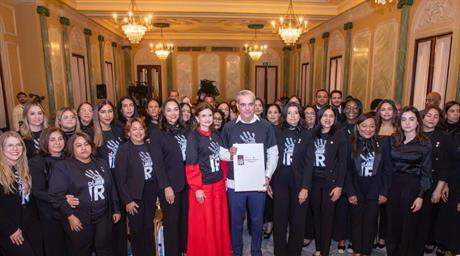 Abinader respalda pacto nacional contra violencia de género; recibe documento de reforma Déjala Ir