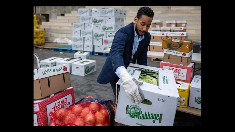 El dominicano Antonio Reynoso lidera la distribuci&oacute;n de alimentos en Brooklyn para Acci&oacute;n de Gracias