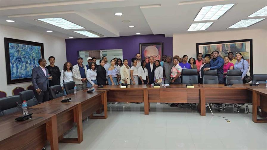 Danilo Medina motiva a jóvenes de Samaná a participar en política Danilo Medina motiva a jóvenes de Samaná a participar en política