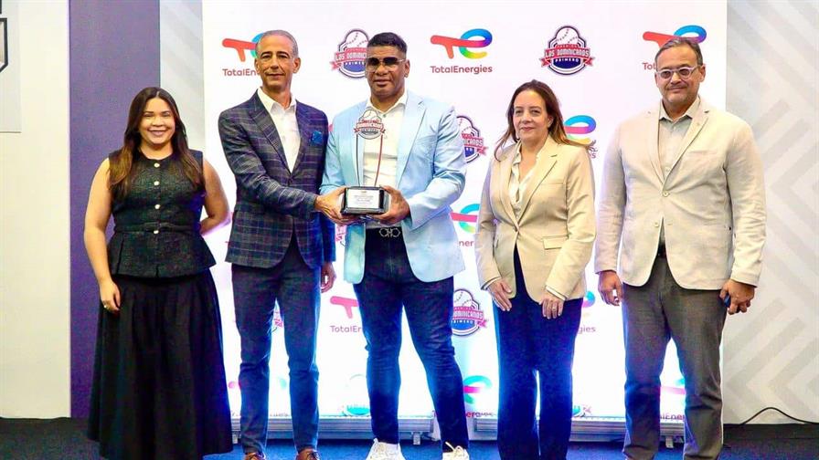 Félix José recibe homenaje de la premiación Los Dominicanos Primero Cuqui Córdova por TotalEnergies Félix José recibe homenaje de la premiación Los Dominicanos Primero Cuqui Córdova por TotalEnergies