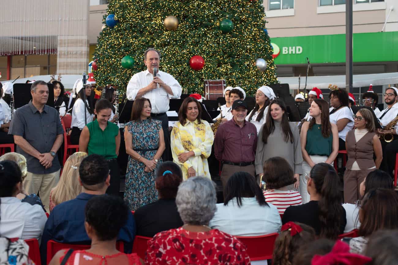 Fernando García, presidente de Galería 360, y los ejecutivos de la plaza dieron la bienvenida al público.<br>