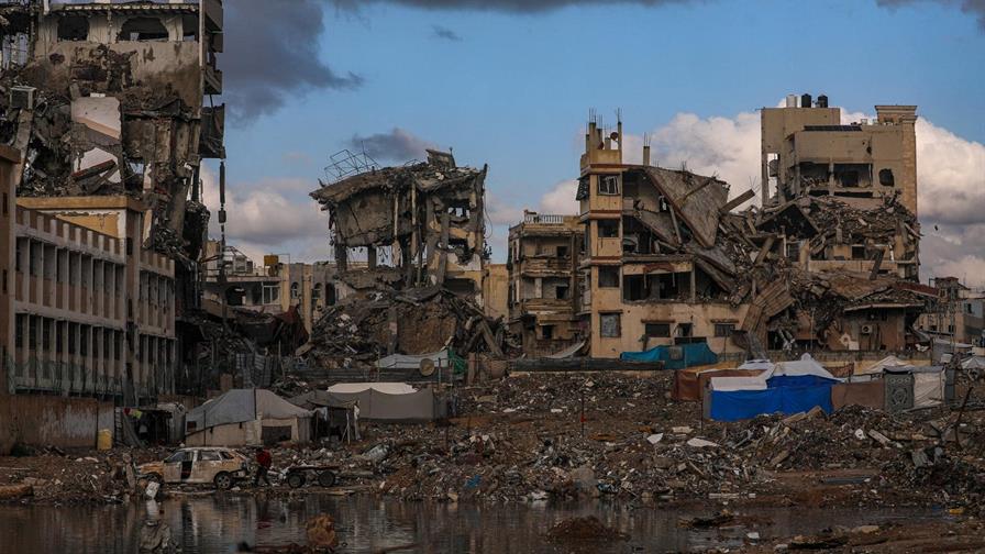 Los muertos en Gaza alcanzan los 70,100 tras la identificación de cientos de cadáveres