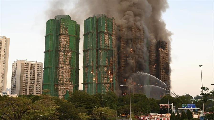 Hong Kong eleva a 94 balance de víctimas mortales por el incendio del complejo de Tai Po