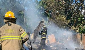 Mujer queda a la intemperie tras incendio que destruyó su casa en Hato Mayor