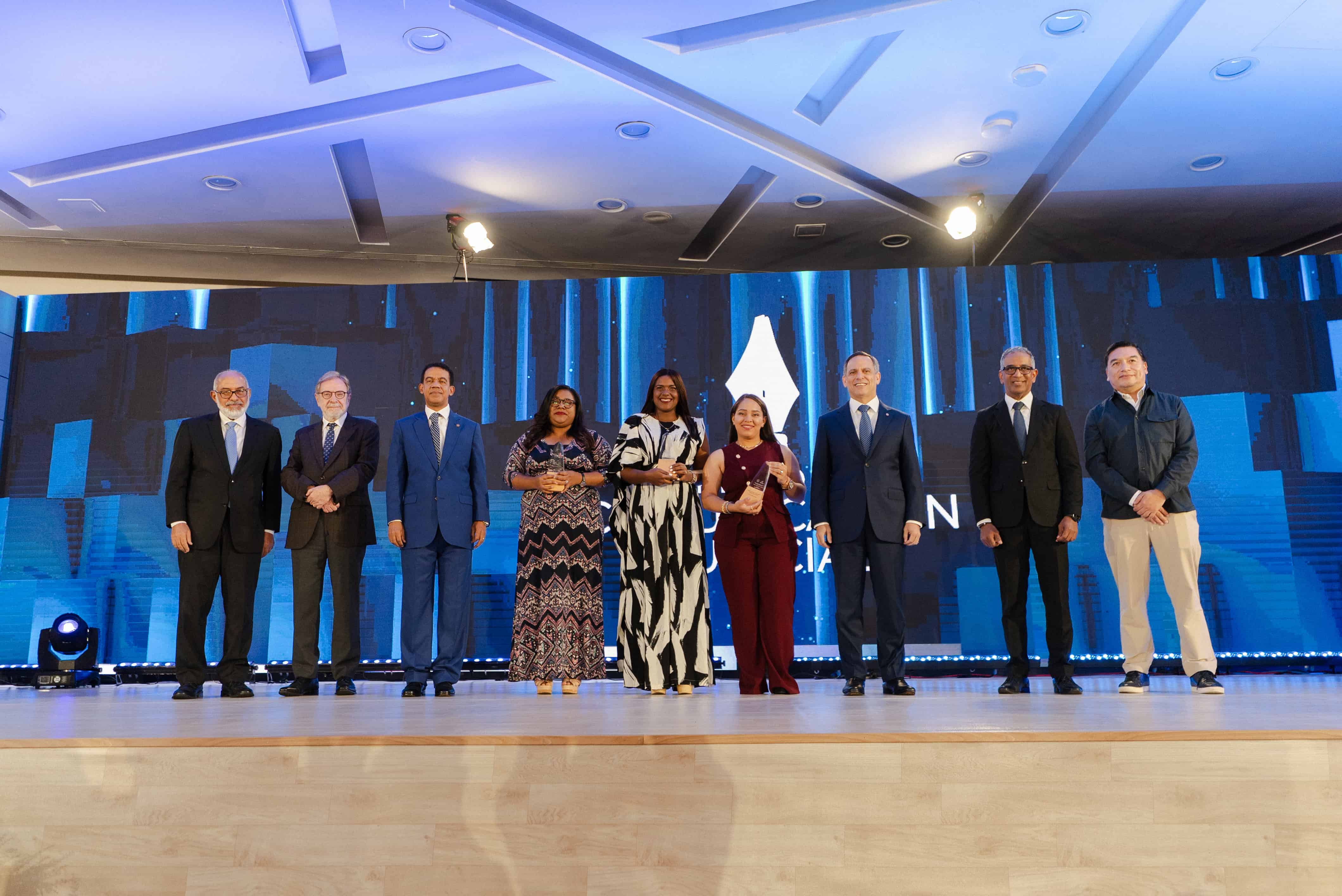 Otros periodistas ganadores.