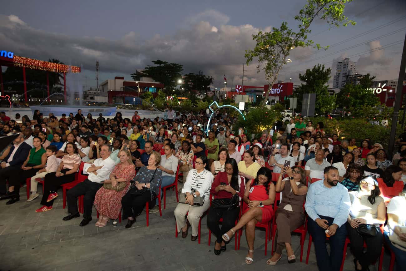El público abarrotó el lugar para disfrutar del concierto.